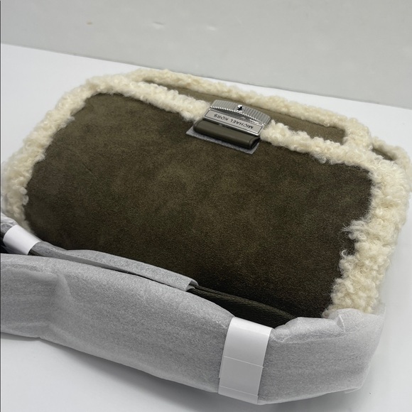 MICHAEL KORS Bradshaw Medium Suede and Faux Shearling Messenger Bag
Olive 
NWT - Picture 5 of 16